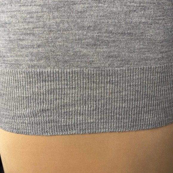 J.Crew Gray 100% Merino Wool Minimalist V-neck Sweater XXS 2XS Petite Friendly - Picture 7 of 9